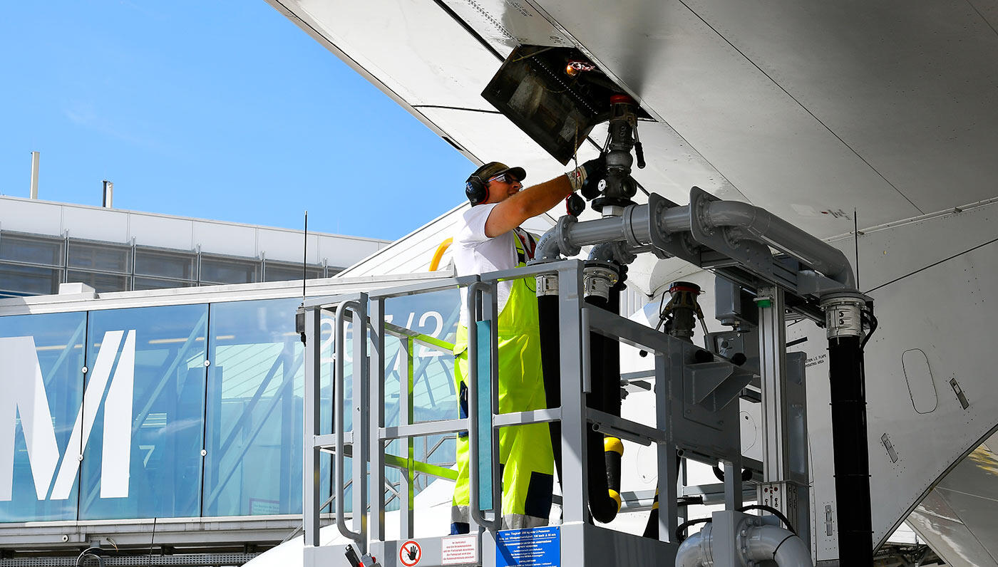 Refueling of an aircraft Refueling of an aircraft